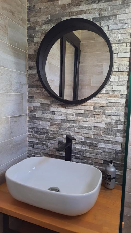 Room With Private Garden Shkoder Bagian luar foto