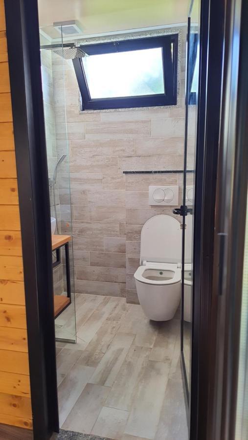 Room With Private Garden Shkoder Bagian luar foto